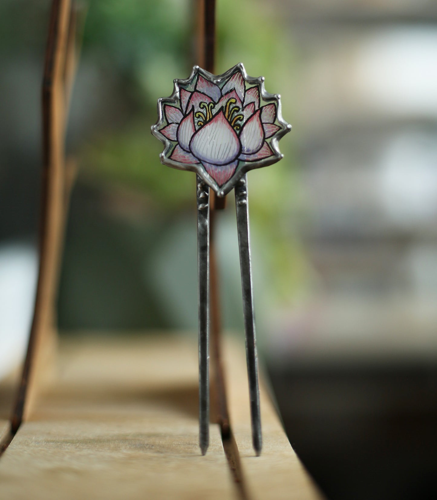Lotus hair pin, Hair stick