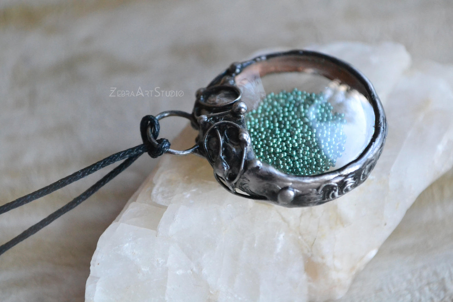 Moving beads necklace, Shaker necklace