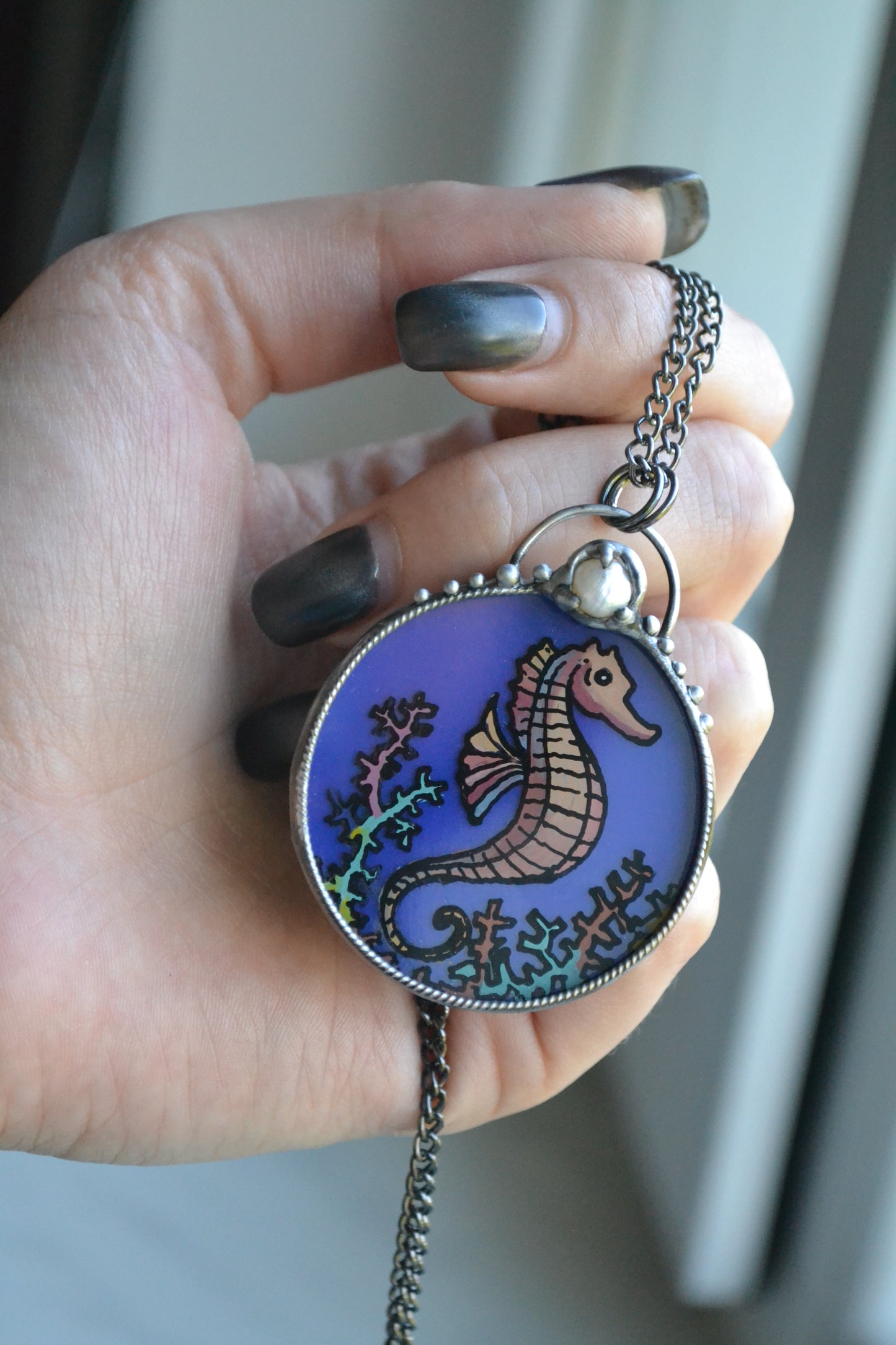 Sea horse round necklace,  Glass pendant with pearl