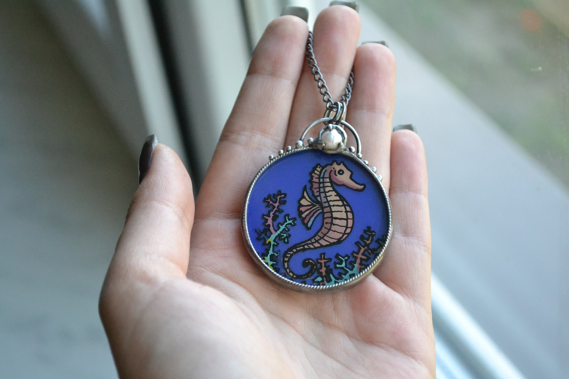 Sea horse round necklace,  Glass pendant with pearl