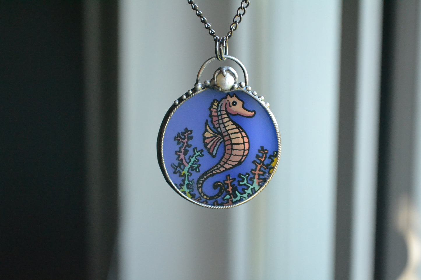 Sea horse round necklace,  Glass pendant with pearl
