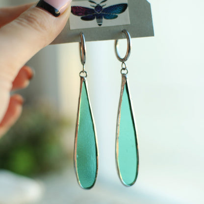 Emerald green teardrop glas earrings, Suncatcher earrings