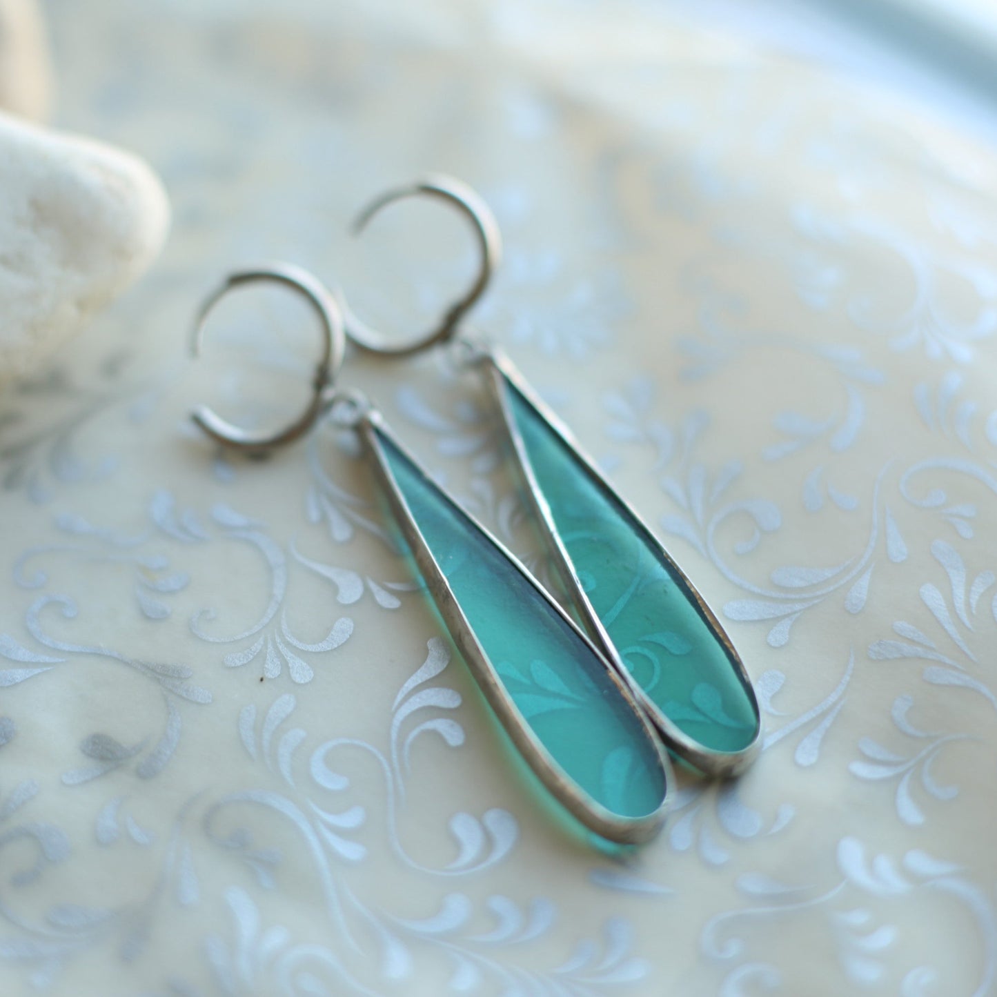 Emerald green teardrop glas earrings, Suncatcher earrings