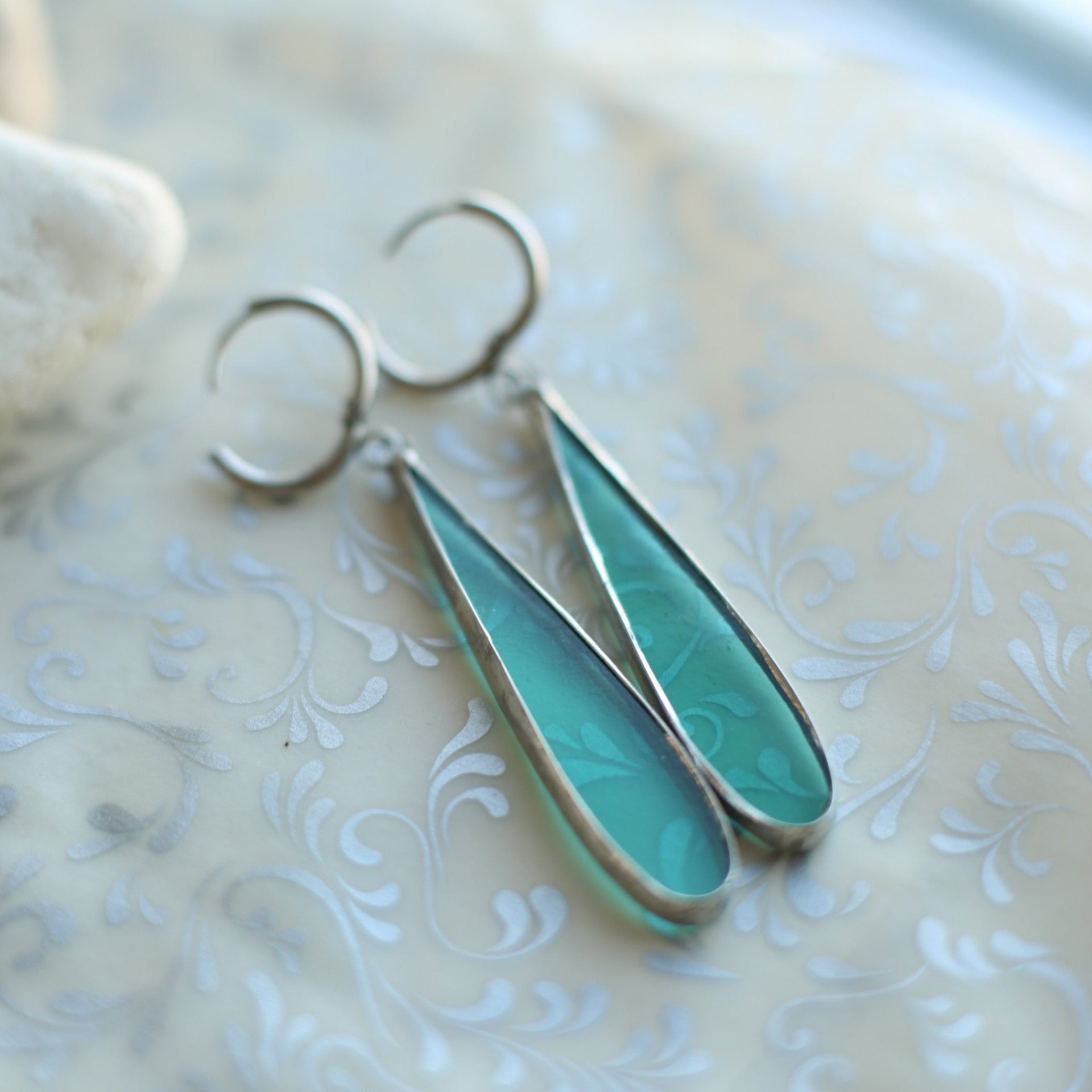 Emerald green teardrop glas earrings, Suncatcher earrings
