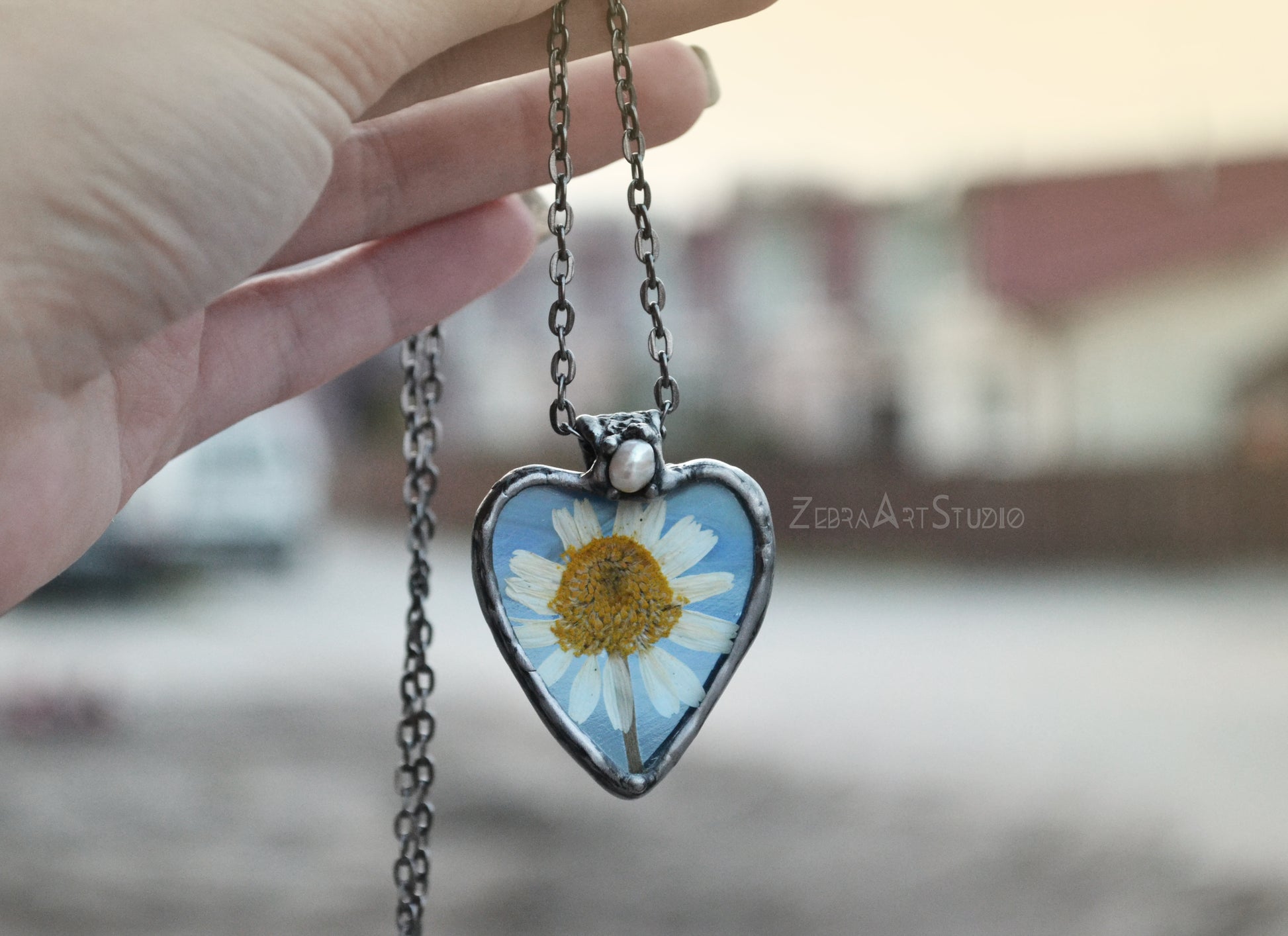 Daisy necklace with pearl