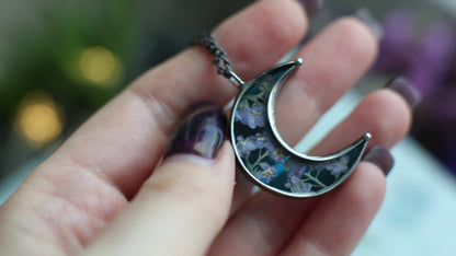 Dry forget me not flower necklace