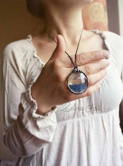 Moving beads necklace, Shaker necklace