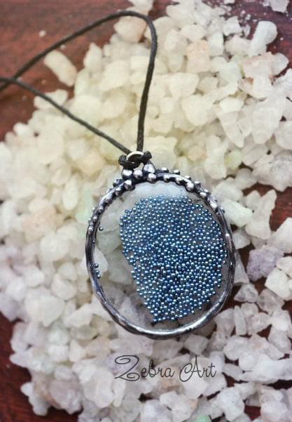 Moving beads necklace, Shaker necklace