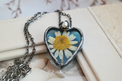 Daisy necklace with pearl
