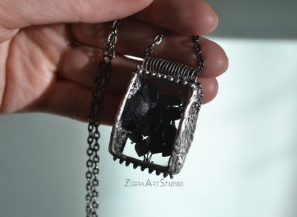 Black flower necklace