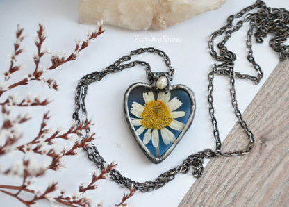 Daisy necklace with pearl