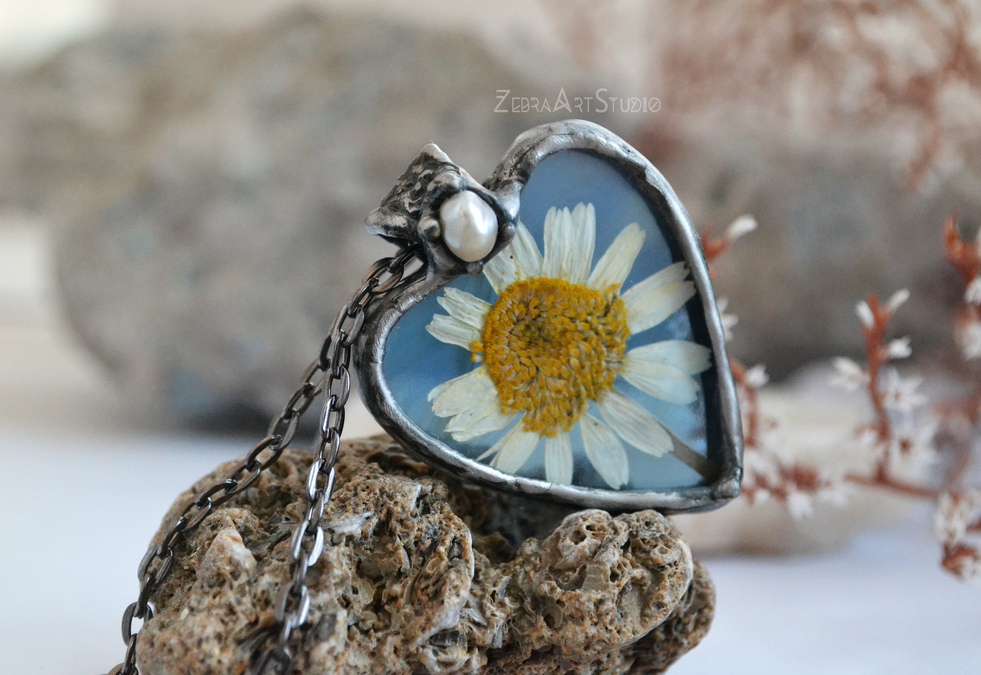 Daisy necklace with pearl