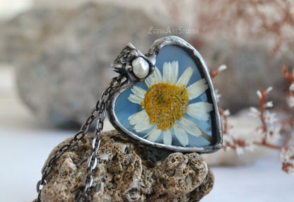 Daisy necklace with pearl